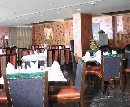 Gis Select Banjara Hill Hotel Hyderabad Exterior foto