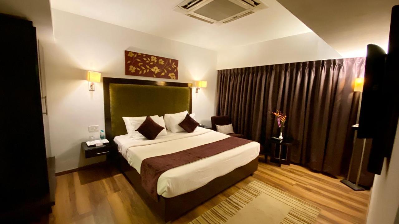 Gis Select Banjara Hill Hotel Hyderabad Exterior foto