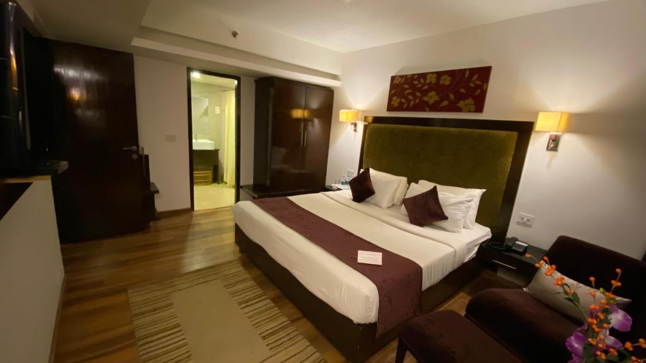 Gis Select Banjara Hill Hotel Hyderabad Exterior foto