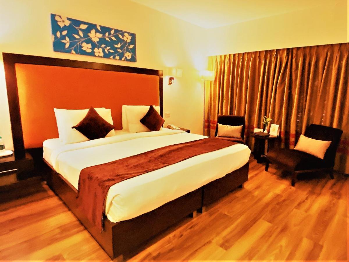 Gis Select Banjara Hill Hotel Hyderabad Exterior foto