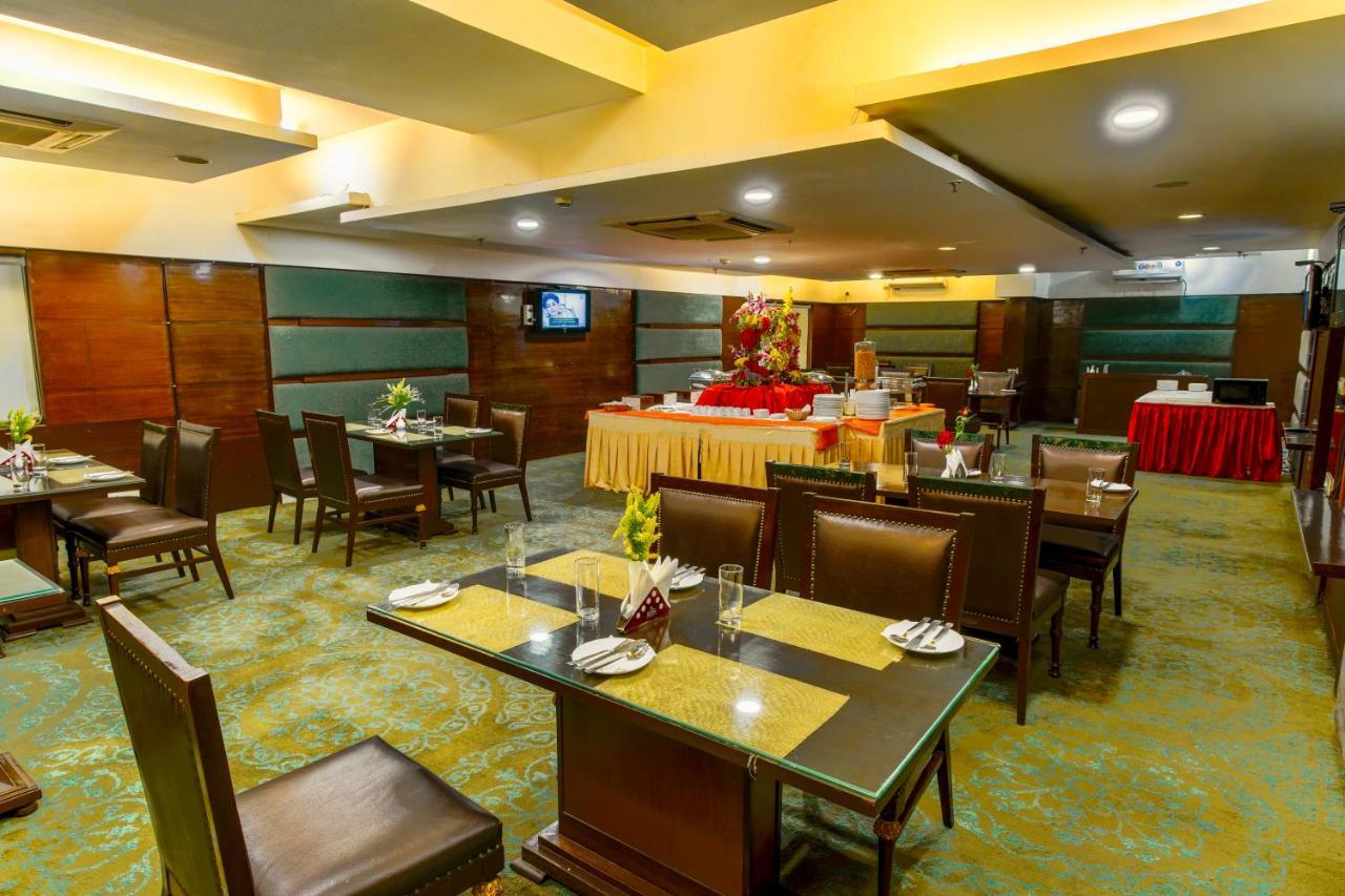 Gis Select Banjara Hill Hotel Hyderabad Exterior foto