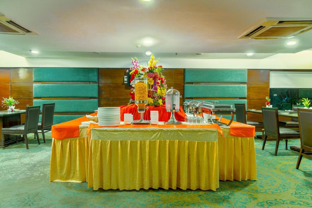 Gis Select Banjara Hill Hotel Hyderabad Exterior foto
