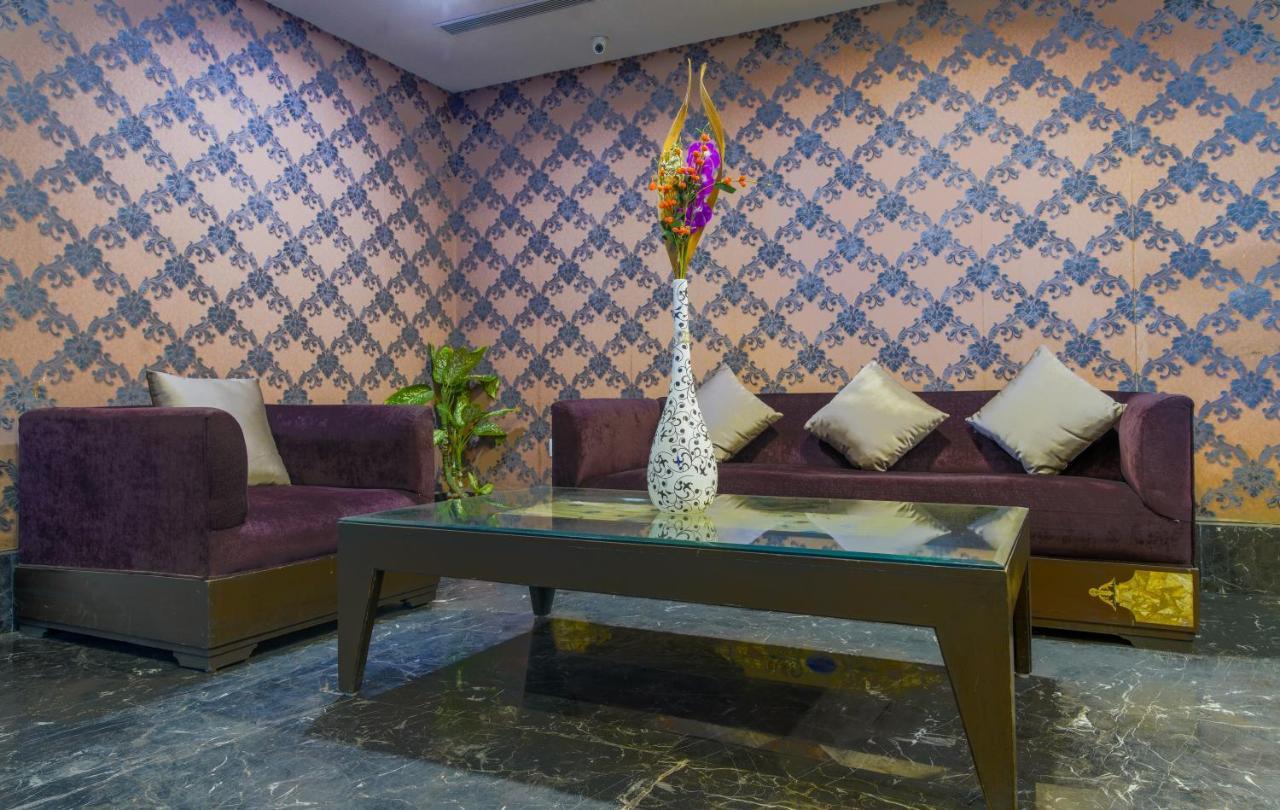 Gis Select Banjara Hill Hotel Hyderabad Exterior foto