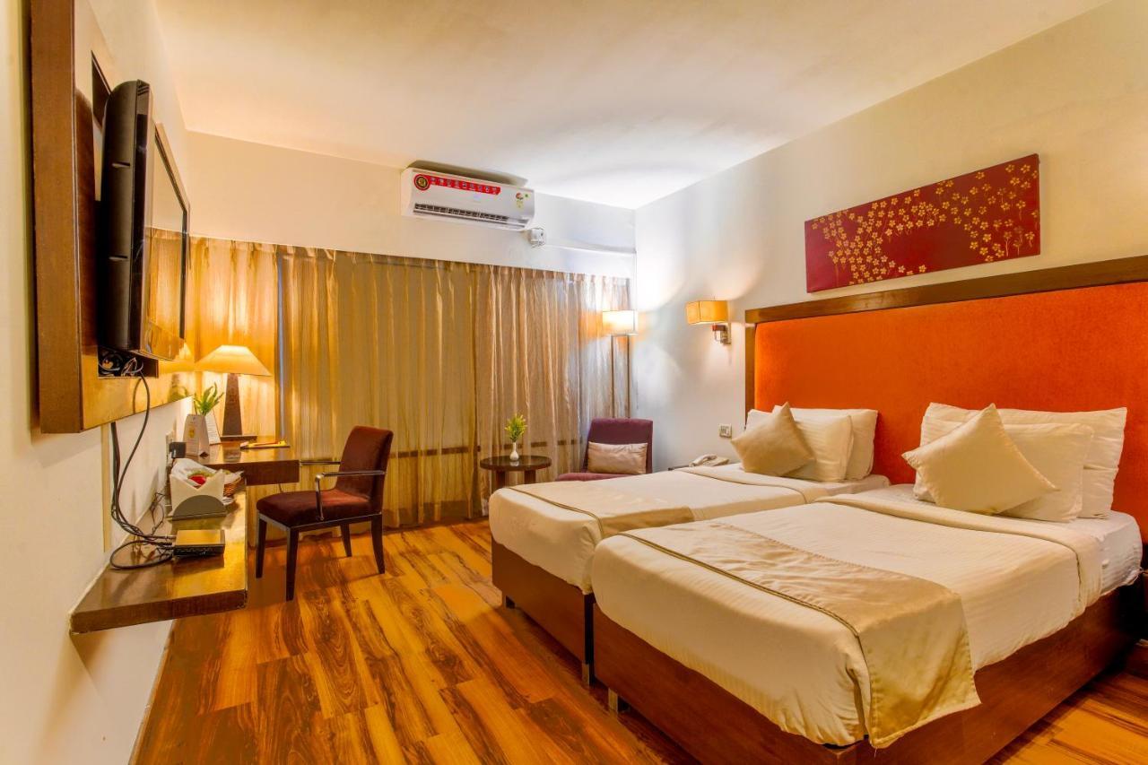 Gis Select Banjara Hill Hotel Hyderabad Exterior foto